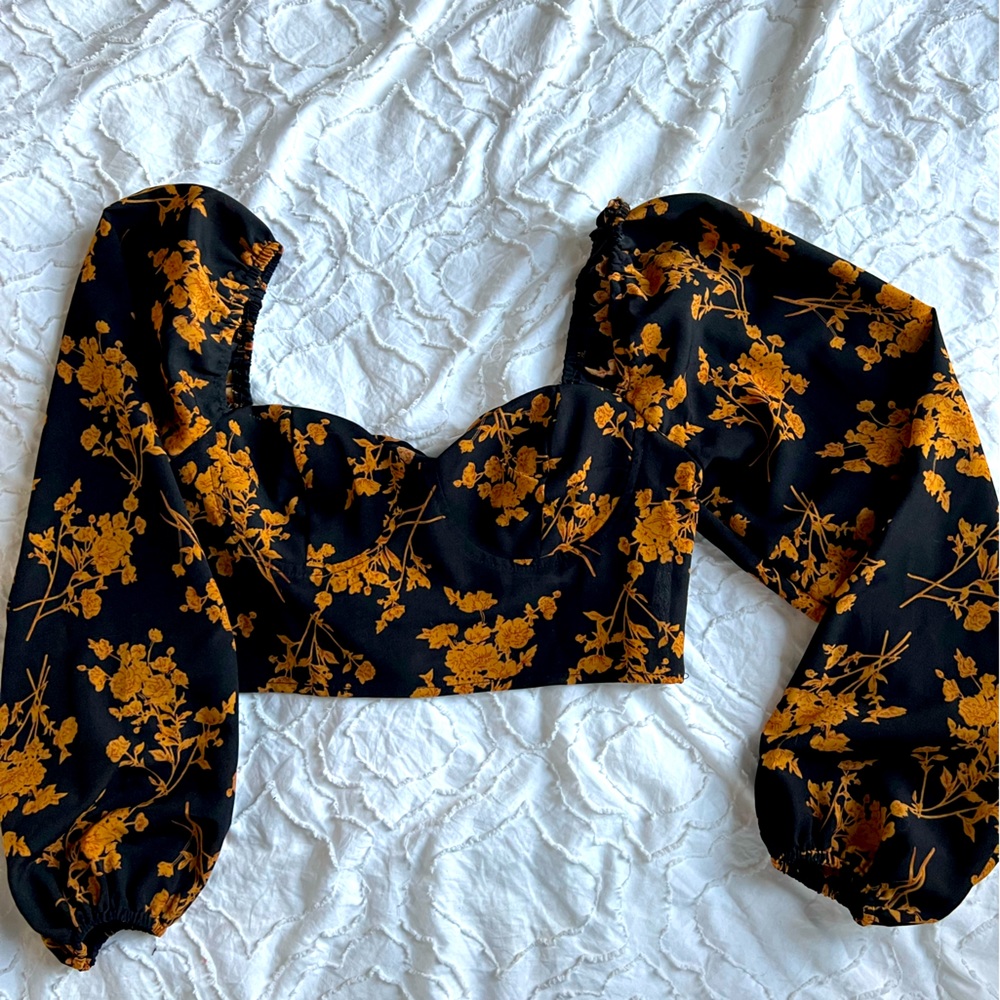 Long sleeved floral cropped top